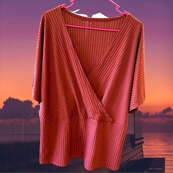 🆕Boutique Women’s plus-size Rust Red Ribbed Stretchy Short-sleeve Top❤️❤️2X - Picture 1 of 6